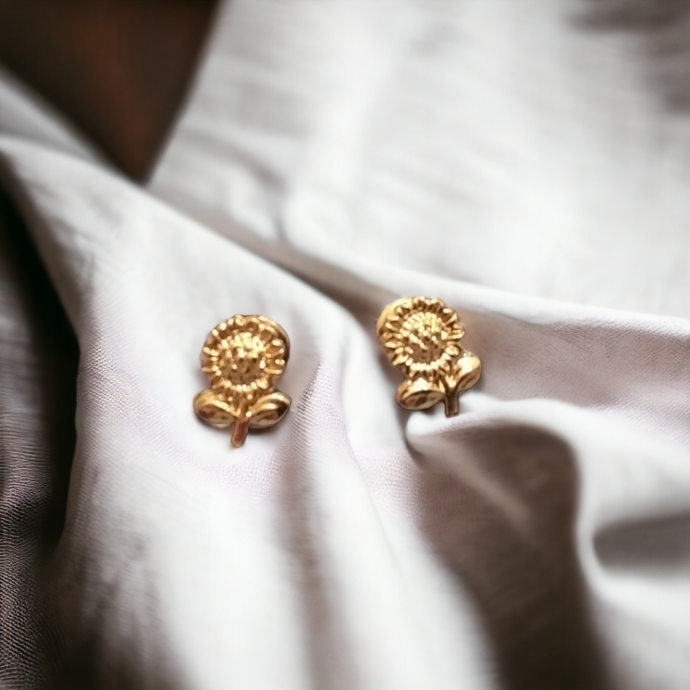 💥3/$12 Dainty Gold Sunflower Earrings